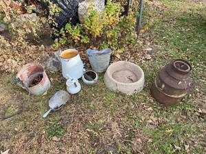 lot 446 image: Outdoor Pails, Buckets, Etc.