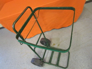 lot 6 image: Leaf Bag Cart