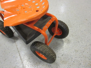 lot 8 image: Rolling Garden Seat