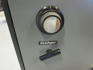 lot 43 image: Combination Safe 14x17x21