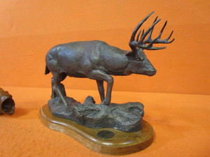 lot 54 image: Whitetails Unlimited Statue & Fish