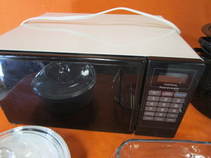 lot 71 image: Microwave, Potluck Bags, Misc. Kitchen Items