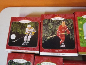 lot 97 image: Haulmark Keepsake Christmas Decorations