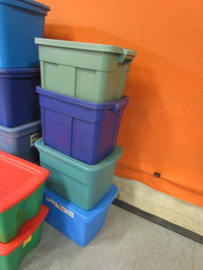 lot 84 image: Lot of Totes