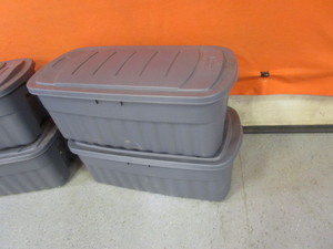 lot 85 image: (4) Large Totes