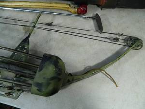 lot 62 image: Hunting Bow and Hard Case