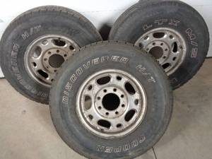 lot 30B image: 3 GM Aluminum 8 Lug Wheels