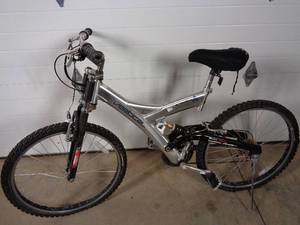 lot 30C image: Vertical Aluminum Frame Mountain Bike