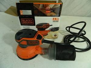 lot 10 image: Black and Decker 5 inch Random Orbit Sander