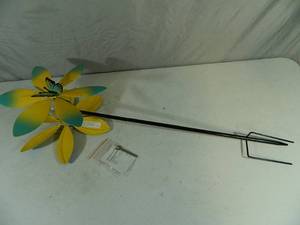 lot 60 image: New Double Sided Wind Spinner with Solar Light