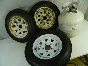 lot 63 image: Trailer Wheels, 20 lb Propane Tank