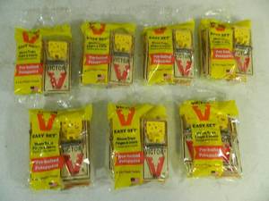 lot 77 image: 28 New Mouse Traps