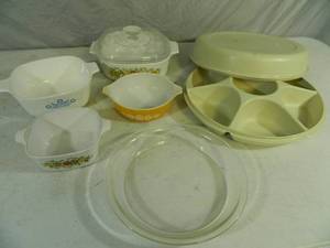 lot 93 image: Vintage Corningware, Pyrex, Tupperware