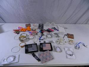 lot 122 image: Jewelry, Wallets, Hair Accessories