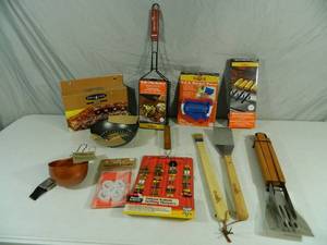 lot 139 image: New BBQ Grilling Accessories
