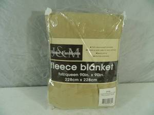 lot 150 image: New FullQueen Fleece Blanket