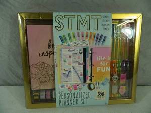 lot 151 image: New 850 Piece DIY Set