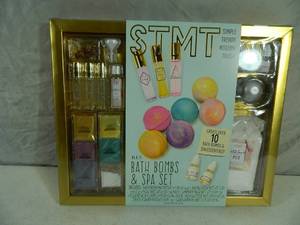 lot 159 image: New DIY Bath Bomb Kit