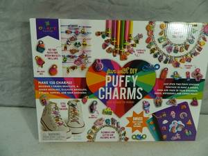 lot 160 image: New 423 Piece Puffy Charms Kit