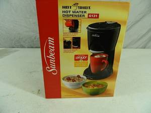 lot 162 image: New Sunbeam Hot Shot Hot Water Dispenser