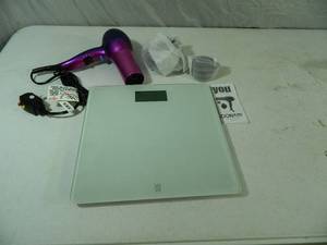 lot 163 image: New Conair Items