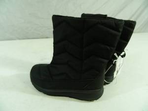 lot 181 image: New Kids Cat and Jack Winter Boots