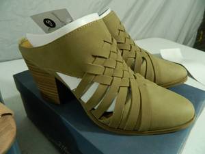 lot 183 image: 2 New Pair 5 12 Womens Shoes