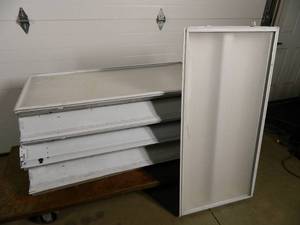 lot 32B image: Qty 8 - 2 x 4 ft Fluorescent Light Fixtures