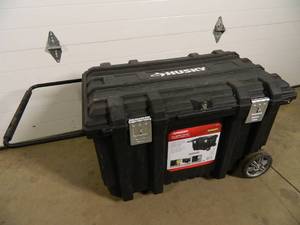 lot 32C image: 37 inch Mobile Job Box