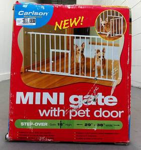 lot 231 image: Pet Bundle, Never Used Still in Original Packaging