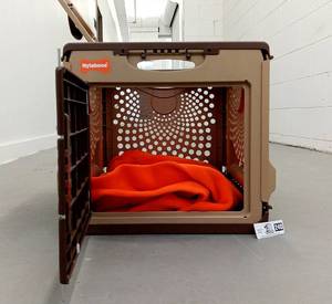 lot 240 image: Pet Carrier Bundle, Never Used Like New