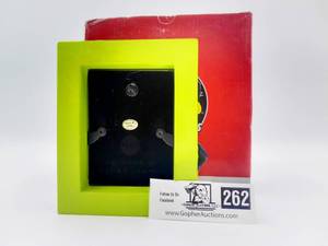 lot 262 image: Vintage 1999 Looney Tunes Classic Collection Daffy Duck Frame and Taz Frame Still in Boxes