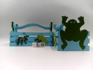 lot 304 image: Adorable Frog Bundle