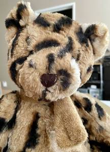 lot 252 image: Cozy Cheetah and Tiger Bed and Snuggle Set , Never Used, Still in Their Original Packages