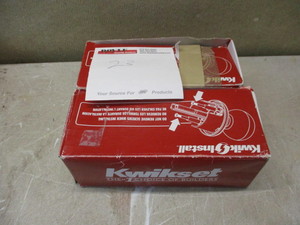 lot 23 image: (2) Kwikset Knob Locksets
