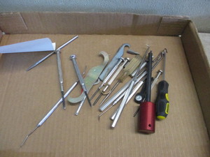 lot 59 image: Assorted Picks & Tools
