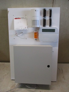 lot 182 image: DSC Security system with keypad, motion and door contacts