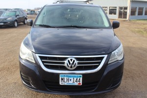 2011 Volkswagen Routan SE - 2 Owners -