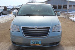2009 Chrysler Town & Country Touring 136,747 miles - 2 Owners