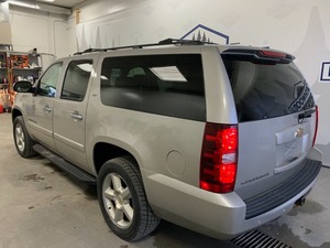 2007 Chevy Suburban 4x4 -No Reserve-