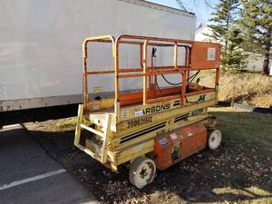 1996 JLG Industries 24VDC Sizzor Lift SL20DC-004