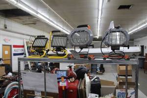 Lot of (6) Jobsite Worklights (x4), Ceiling Lights (x2)