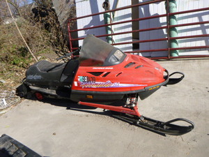 lot 2 image: 1996 Ski-Doo Rotax 500 Snowmobile