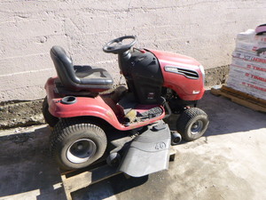 lot 7 image: Craftsman YS4500 Riding Lawn Mower