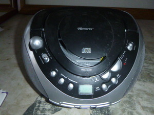 lot 19 image: Memorex Portable RadioCD Player