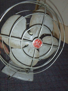 lot 31 image: Vintage GE Fan