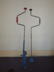 lot 33 image: Ice Auger and Drill