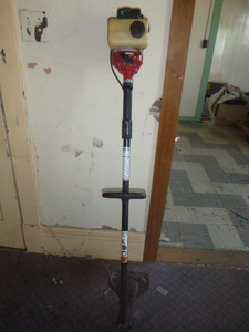 lot 38 image: Yard Machine Gas Weed Whip