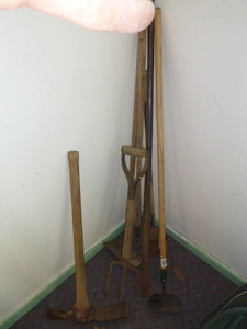lot 41 image: Yard Tools