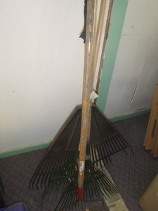 lot 44 image: 4 Rakes